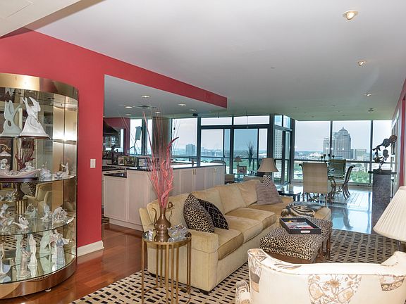 3rd image of 1 Miranova Pl APT 2125