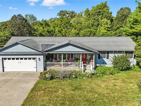 1616 Echo Lake Dr, Piqua, OH 45356