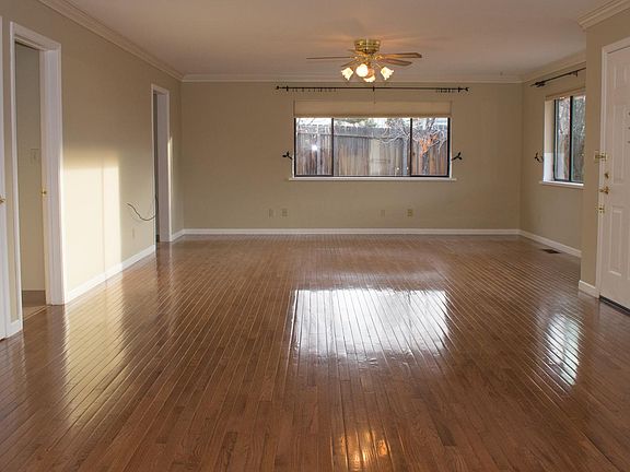 3rd image of 1310 Eastlake Blvd