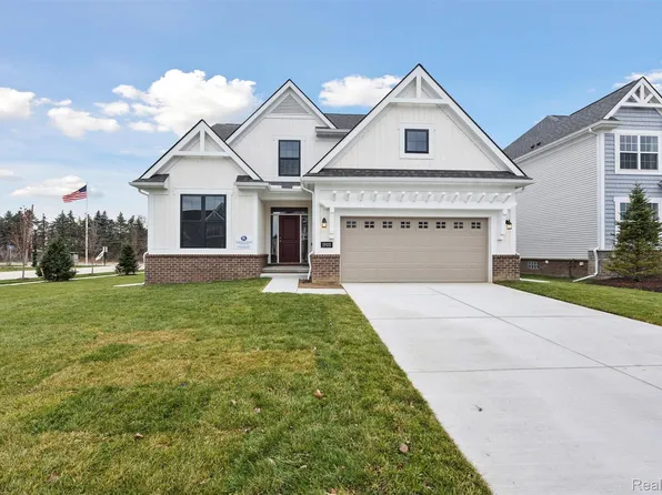 1900 Emerald Ln, Wixom, MI 48393