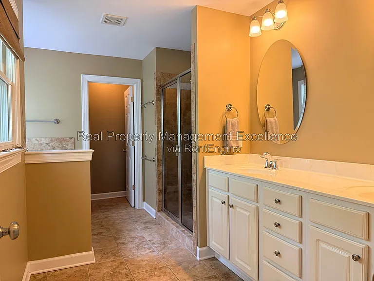616 Lake Artesia Ln — Photo 32