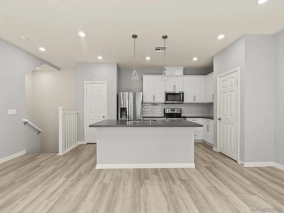 4th image of 350 Fitzpatrick Rd #105