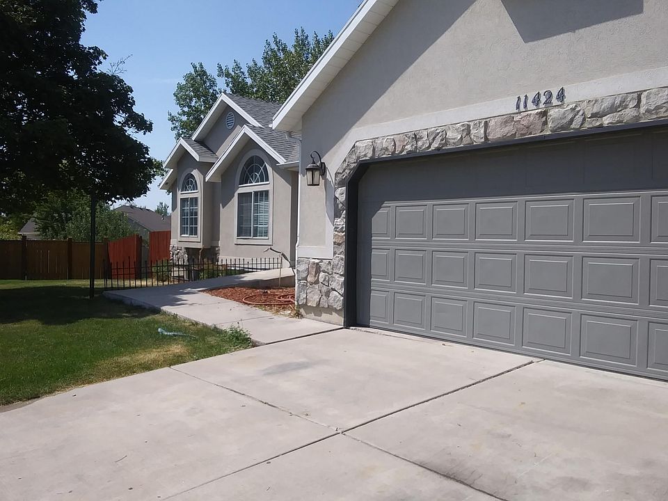 1st image of 11424 S Cranberry Hill Ct