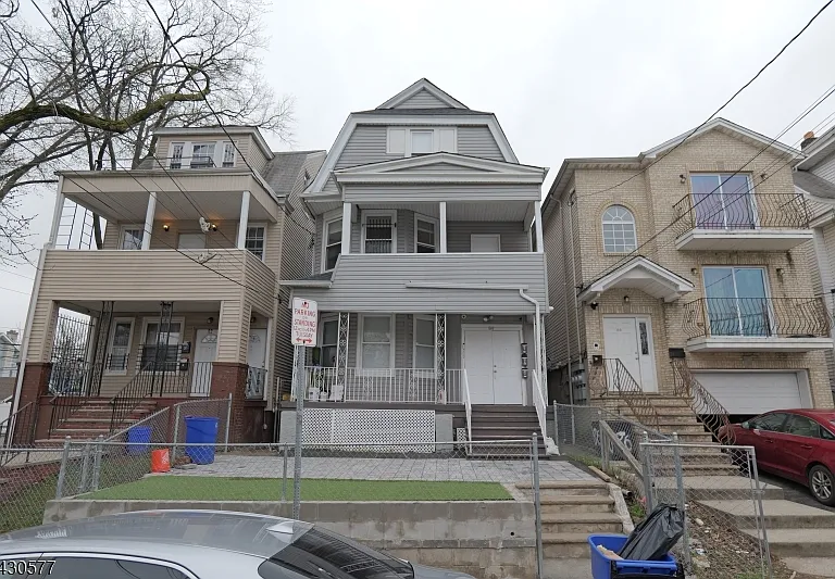 84 Scheerer Ave — Photo 1