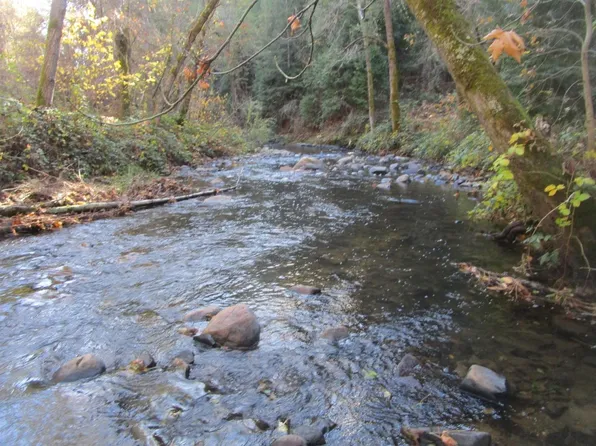 10415 Carrington Ln, Grass Valley, CA 95949