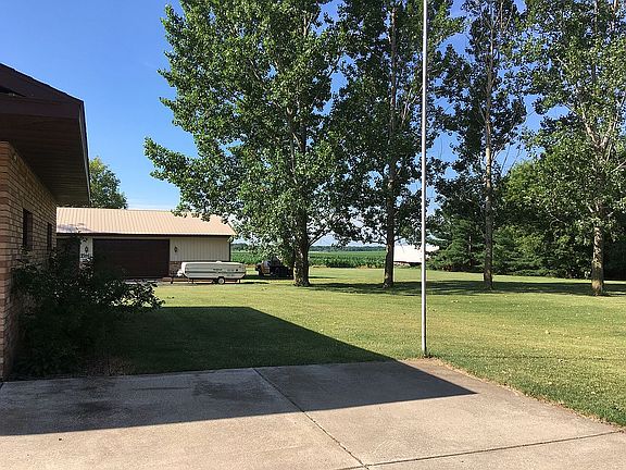 shop/backyard from driveway