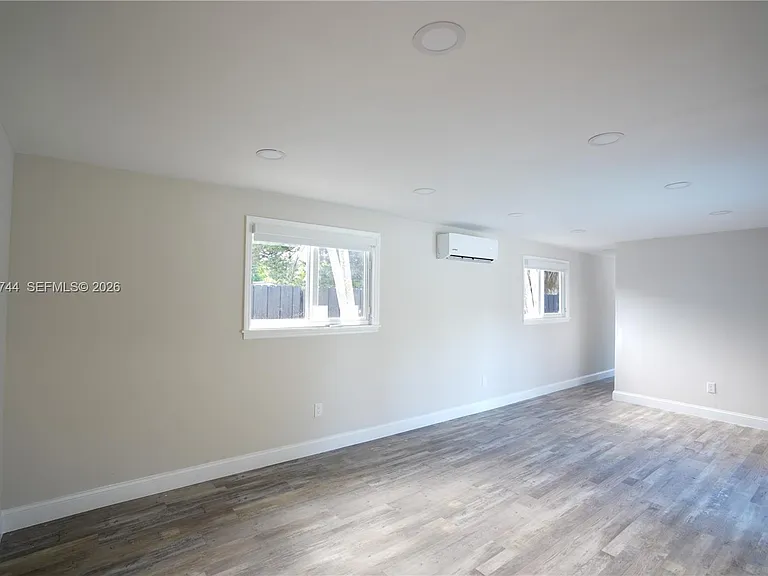 2573 Conroy Dr — Photo 29