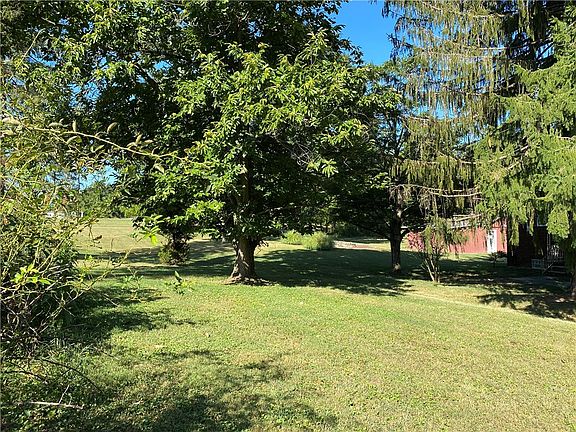 5th image of 130 E End Rd