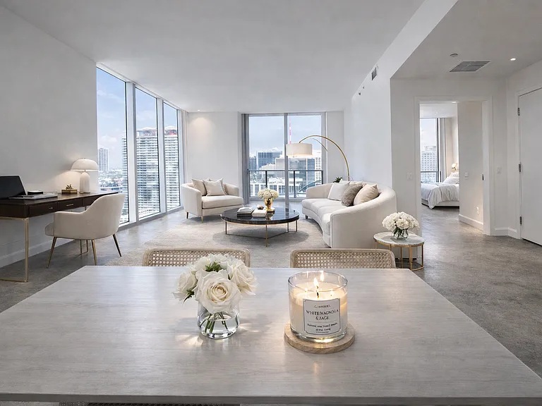 151 SE 1st St #Penthouse 02 — Photo 2