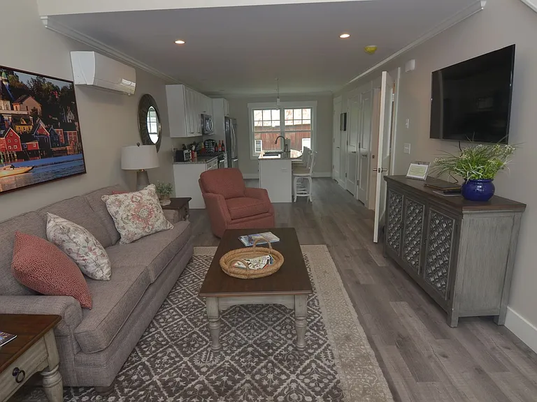 14 Pine St — Photo 3
