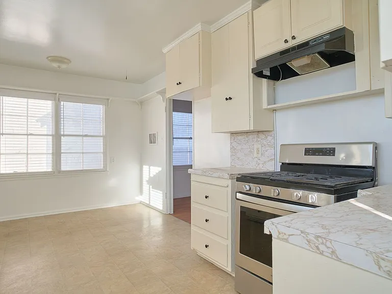 116 E Orchard St — Photo 10