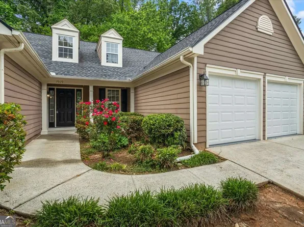 1909 Riverlanding Cir, Lawrenceville, GA 30046
