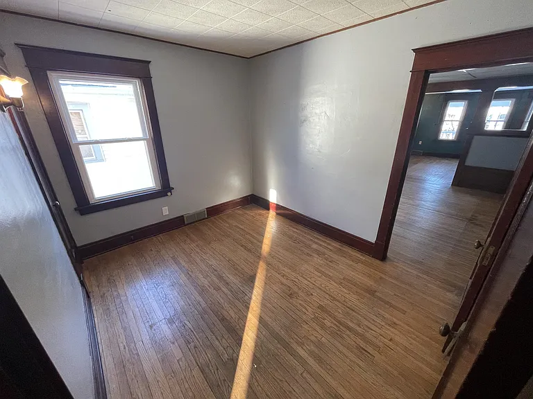 418 Colvin Ave — Photo 35