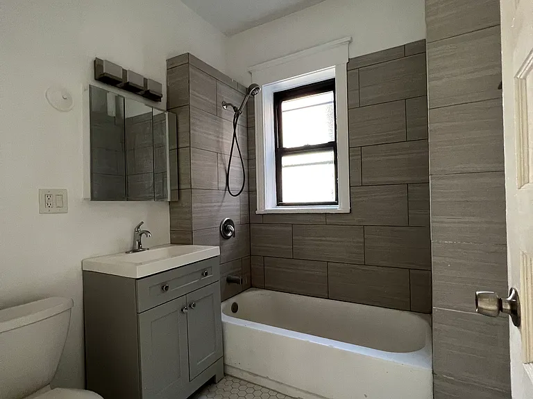 2918 N Clark St #2 — Photo 10