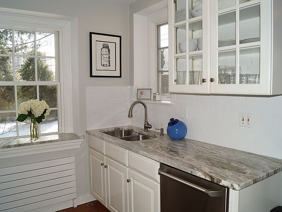 2nd image of 10 Hathaway Cir