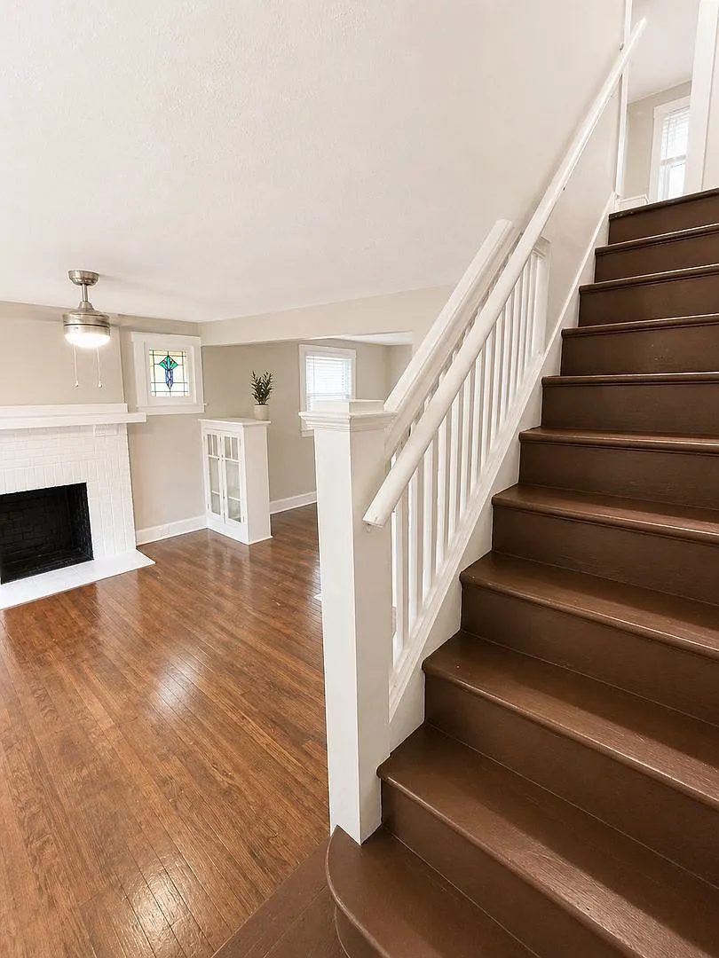 Mt. Lebanon Duplex for Rent with Front and Back Porch * Pet Friendly Apartment * Walk to the T * ... — Photo 3