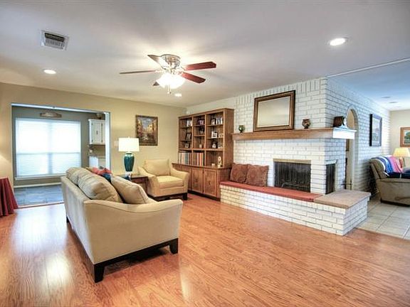 2nd image of 308 Lansford Ct