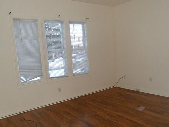 5th image of 23031 Albion Ave