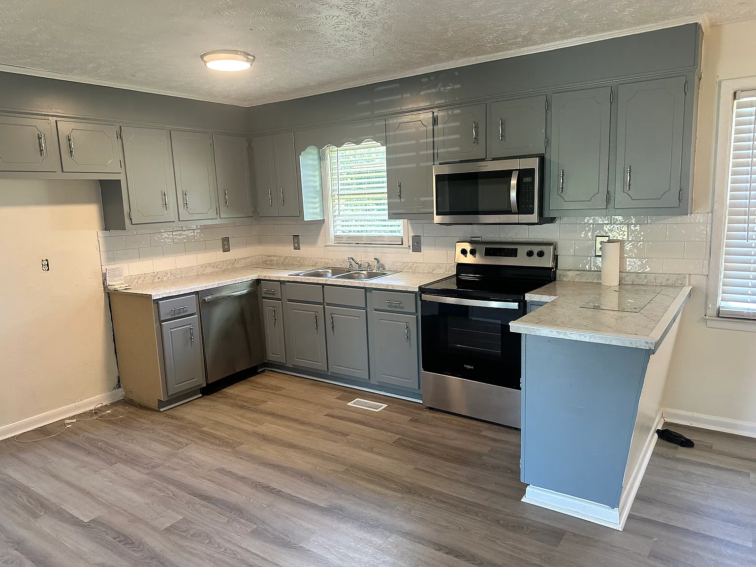 3 bed, 1.5 bath, 1300 sqft, $1,250 — Photo 3