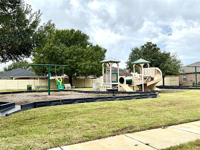 8435 Resada Park Ln — Photo 24