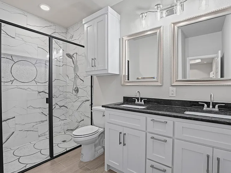 130 W 5th St #B — Photo 11