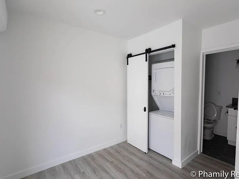 435 N Wilson Ave #10 — Photo 4