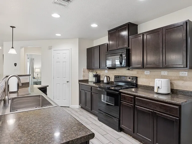 903 Spello Cir — Photo 4