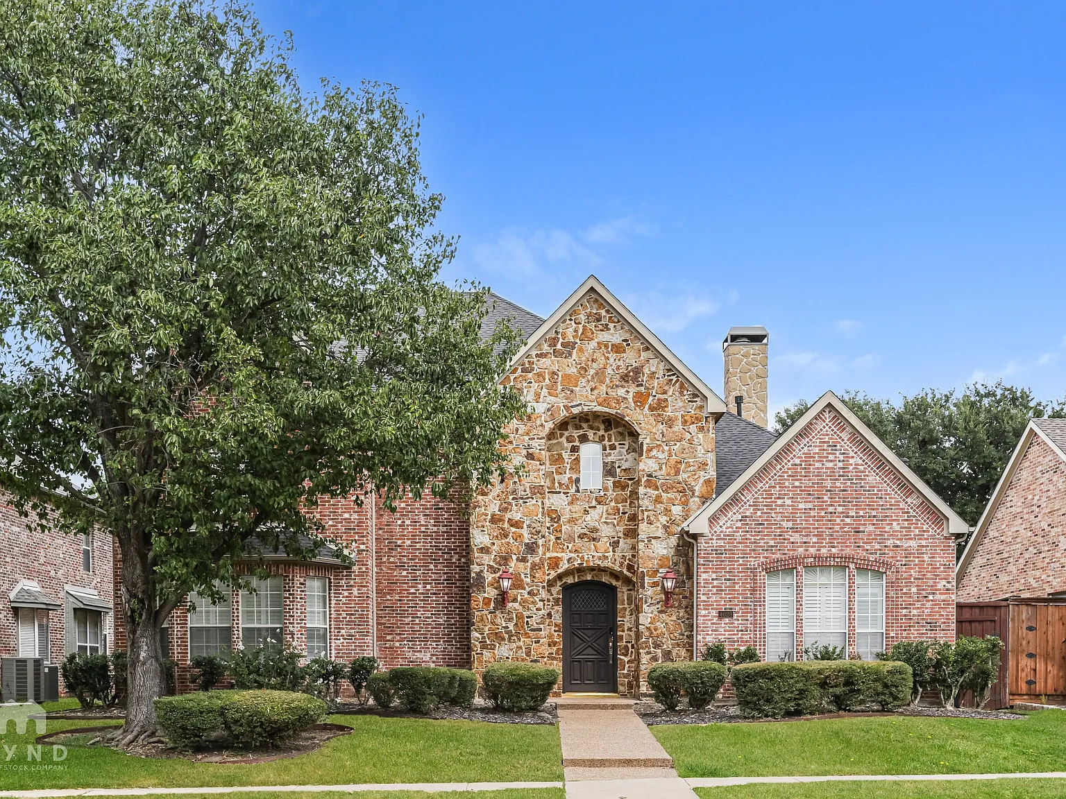 5 bed, 4.5 bath, 4455 sqft, $4,225 — Photo 1