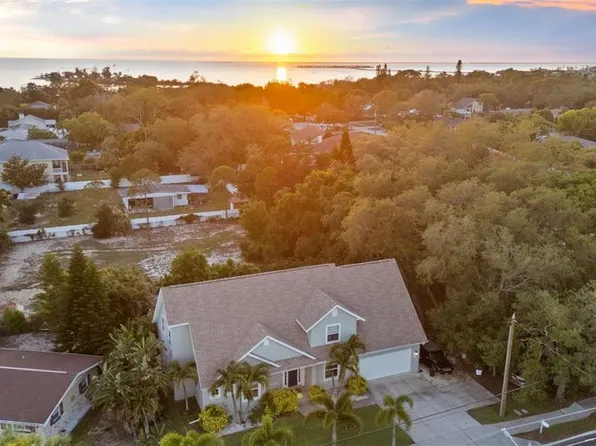 112 S Florida Ave, Tarpon Springs, FL 34689