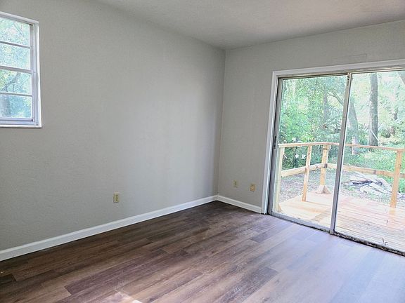 3rd image of 3216 SE 27th Ave