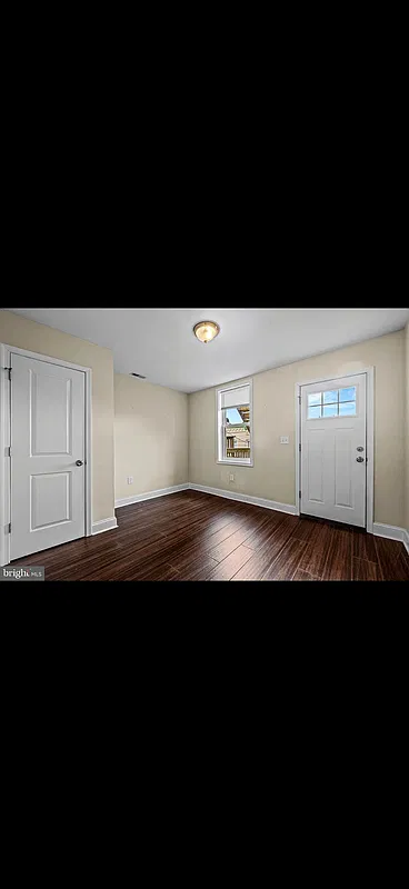 3 bed, 3.5 bath, 1725 sqft, $3,300 — Photo 2