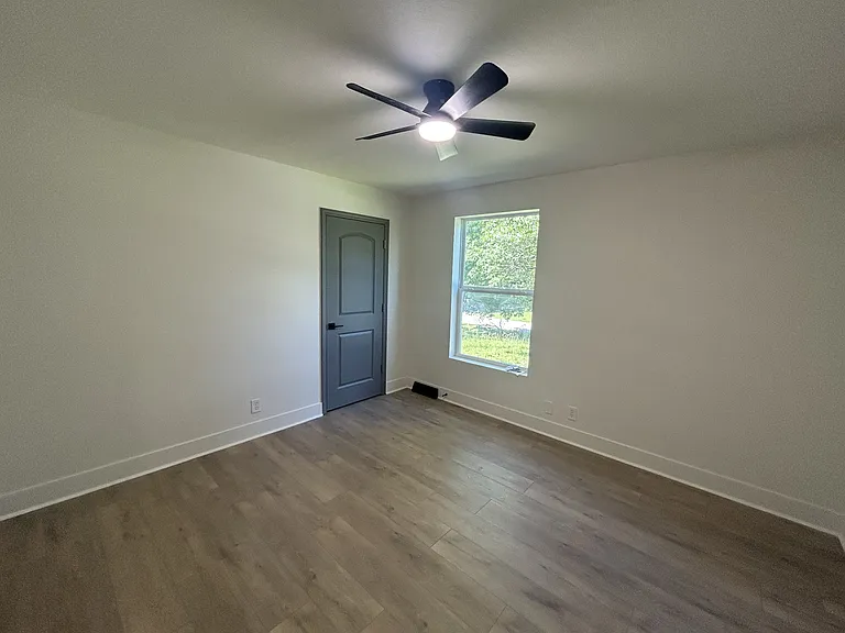 1783 Warfield Dr — Photo 9