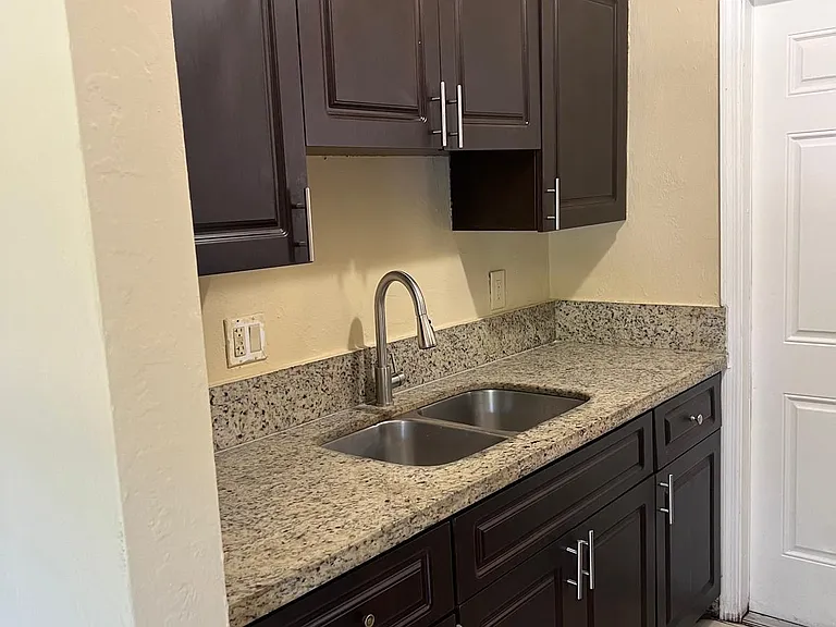 4721 NE 18th Ave #0 — Photo 15