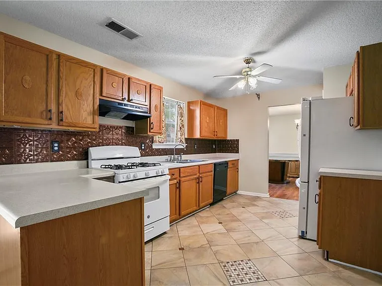 2224 Eagles Nest Cir — Photo 14