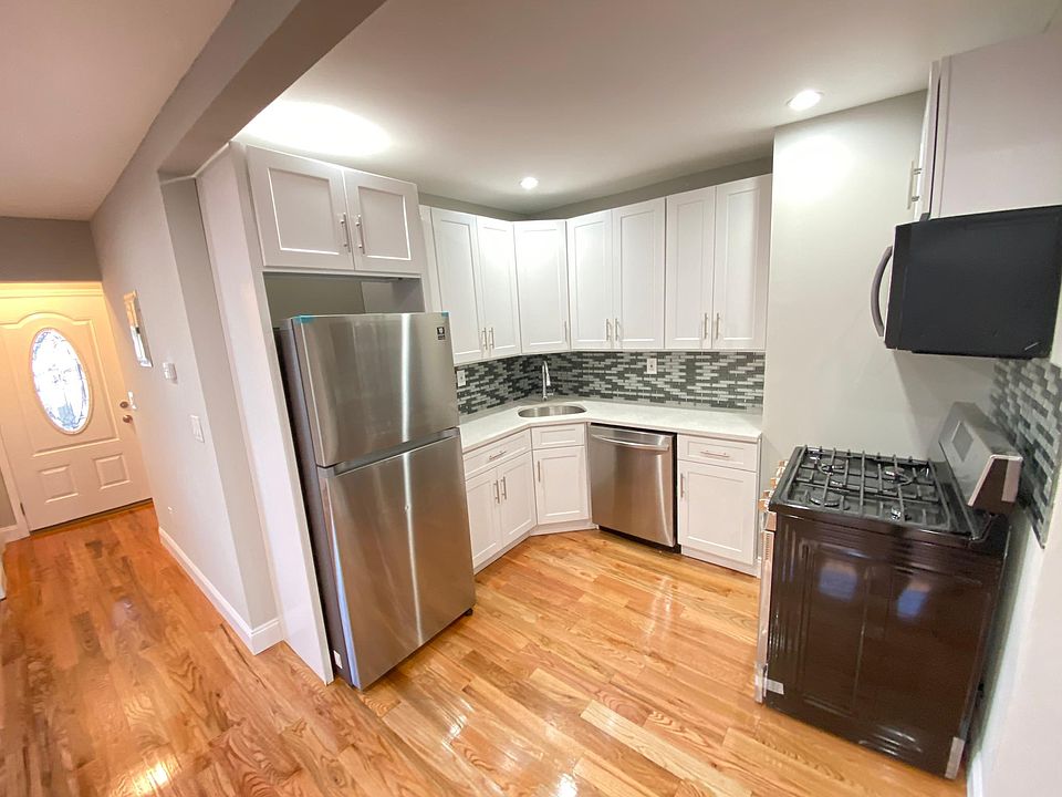1st image of 23721 Fairbury Ave #2