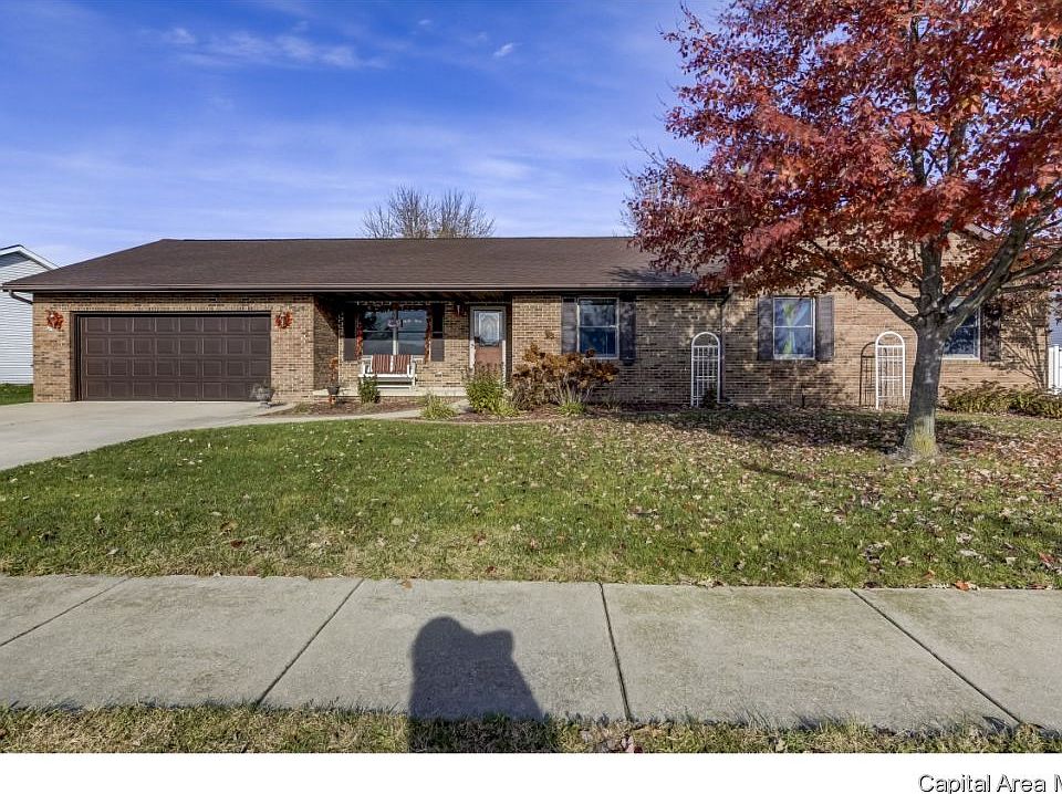 1st image of 121 Parkway Dr