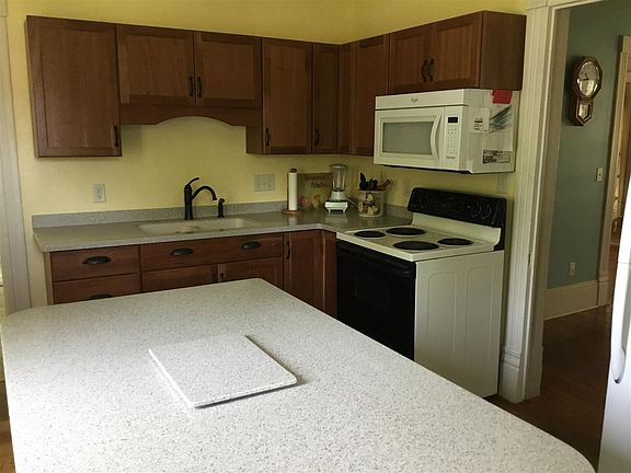 3rd image of 416 1st St