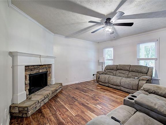 5th image of 202 Hawkins Farm Cir