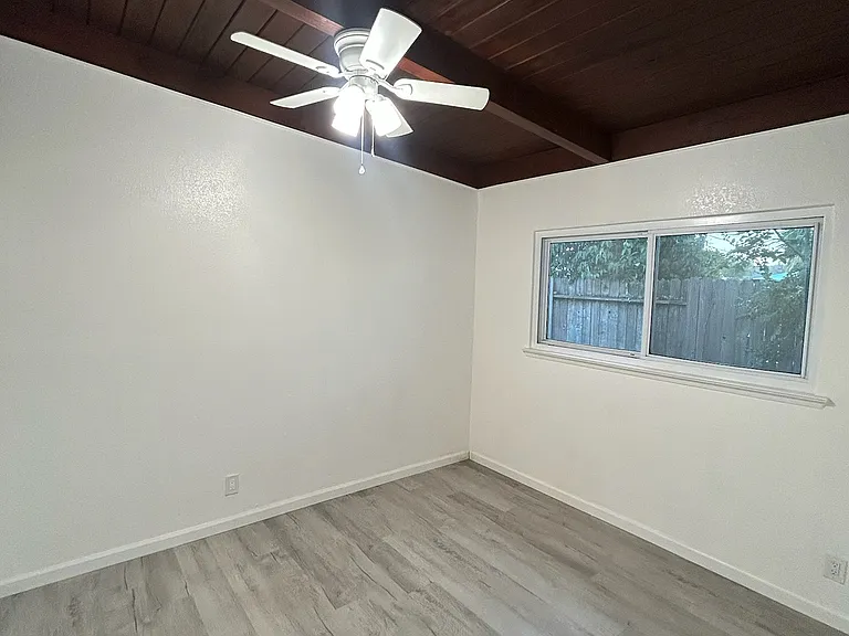 1412 Harrison St — Photo 10