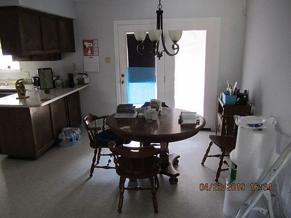 4th image of 756 N Avenue C