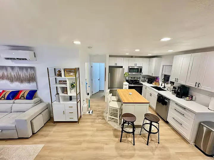 682 Dayton Ave NE — Photo 3