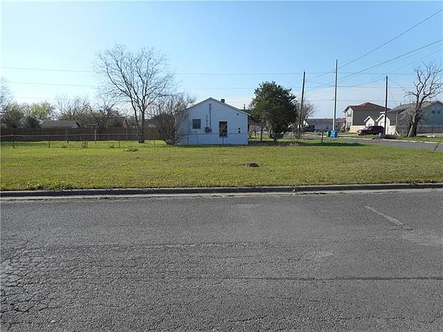 1st image of 609 W Martin Luther King Jr Blvd