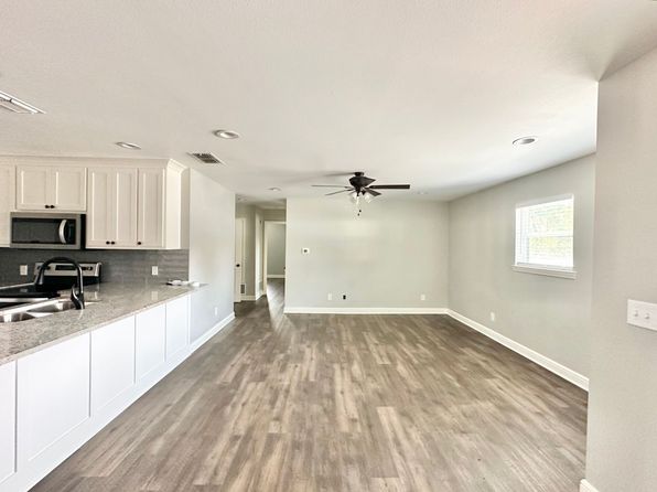 300 Pecan St