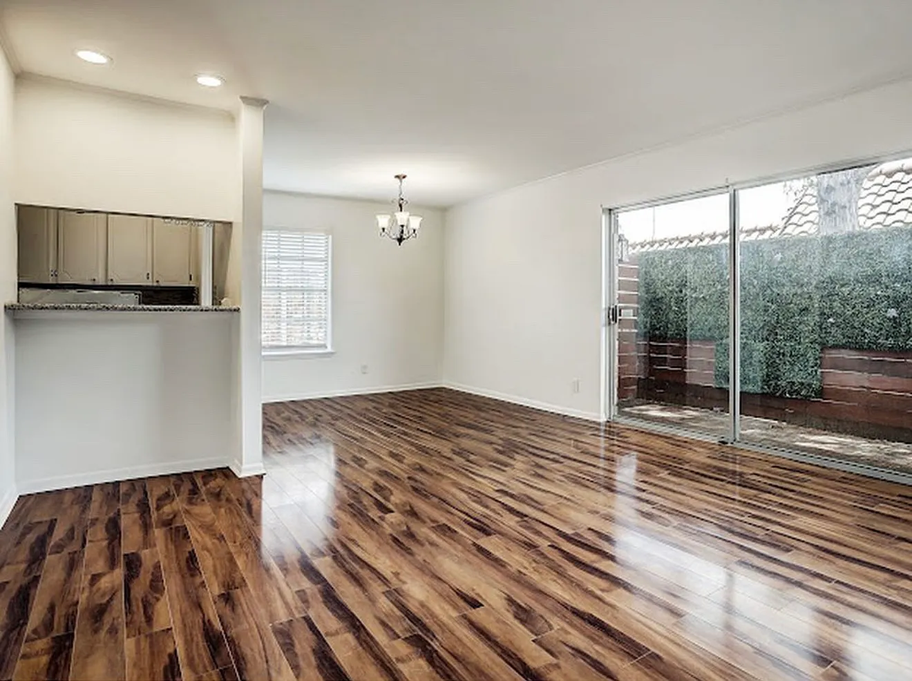 2 bed, 952 sqft, $1,400 — Photo 3