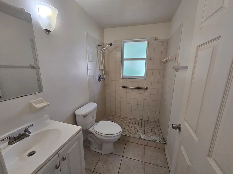 444 S Caroline St — Photo 9