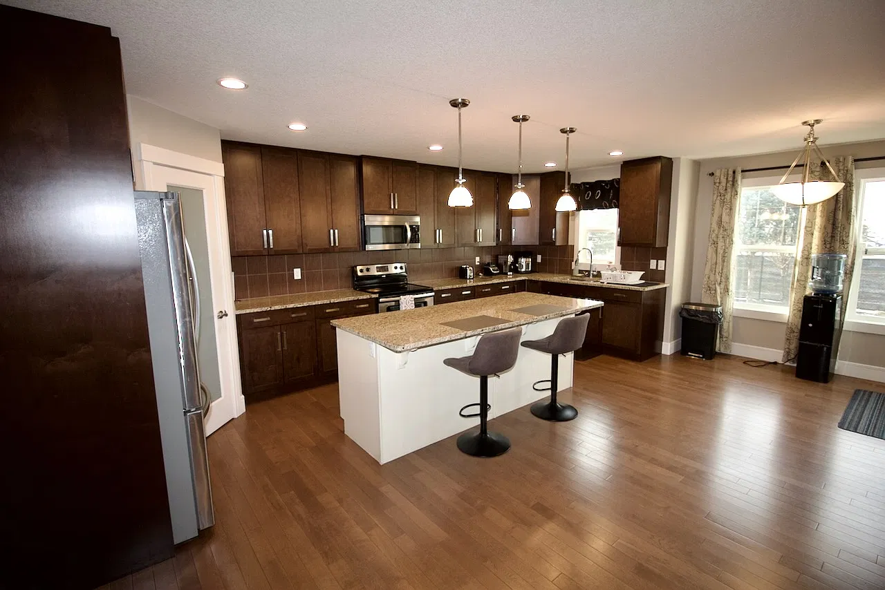 Emerald Hills Fully Finished Family Home For Rent Sherwood Park — Photo 3