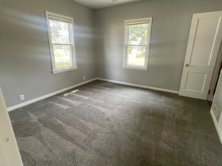1425 E Ridgeway Ave — Photo 5