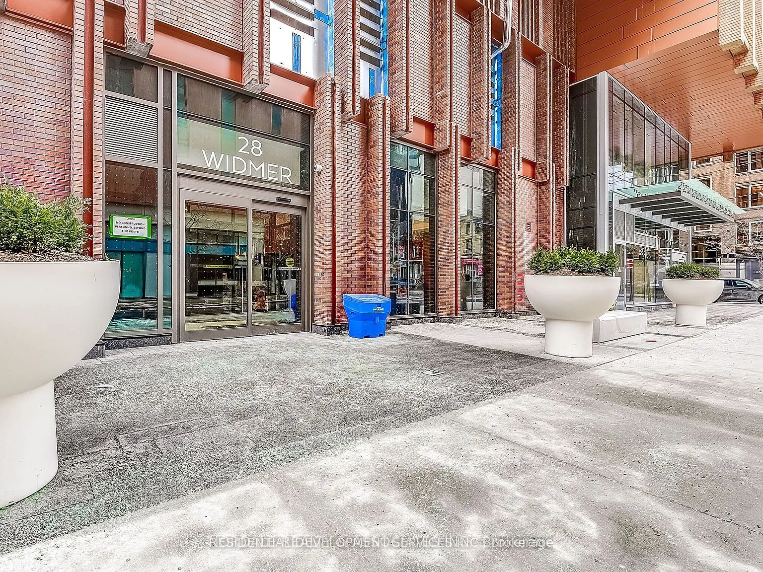 Encore At Theatre District Condos — Photo 1