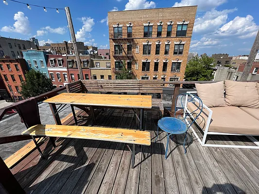 Rented by Delmark Realty LLC | media 37