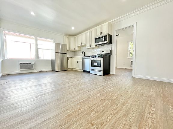 2nd image of 420 N Sierra Bonita Ave #B